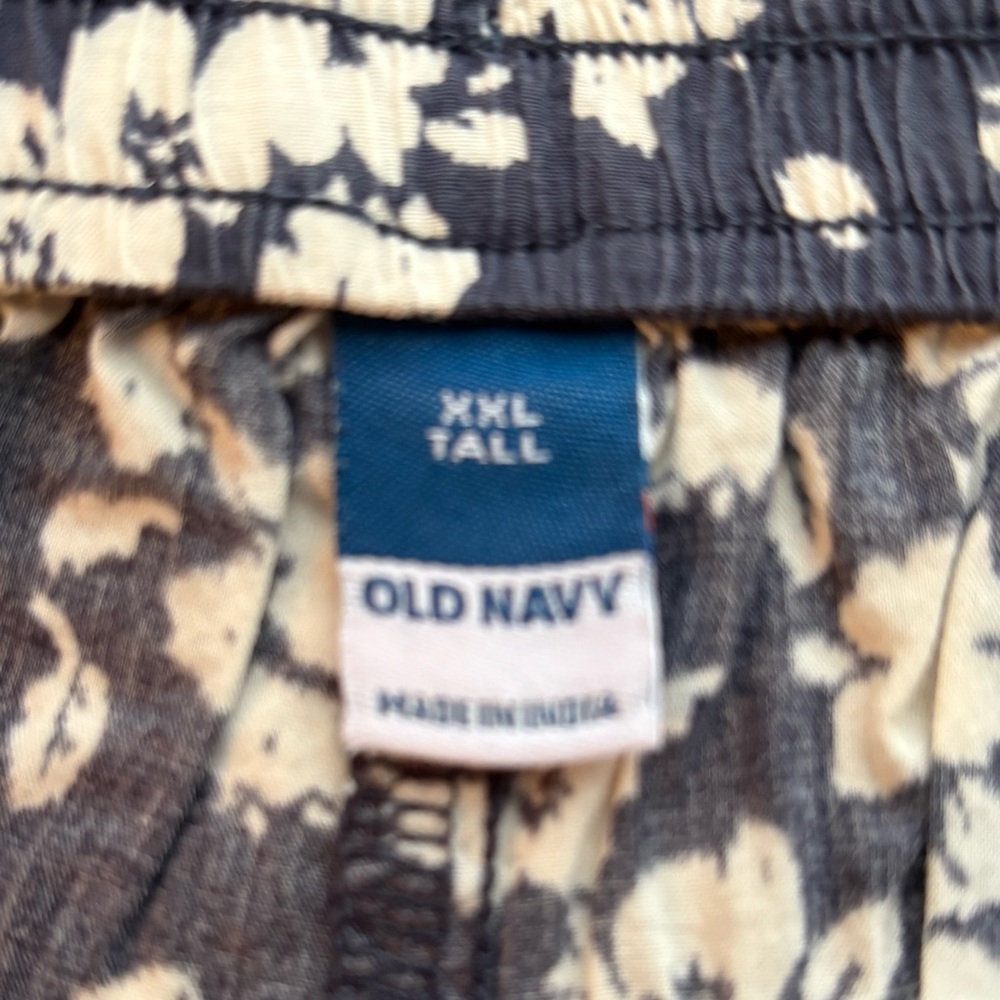 Old Navy Floral Women's Shorts - Picture 2 of 7
